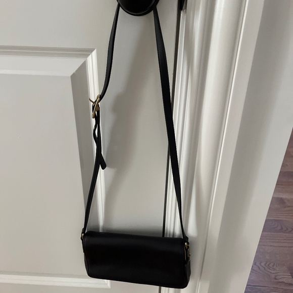 Black coach crossbody - Picture 1 of 2